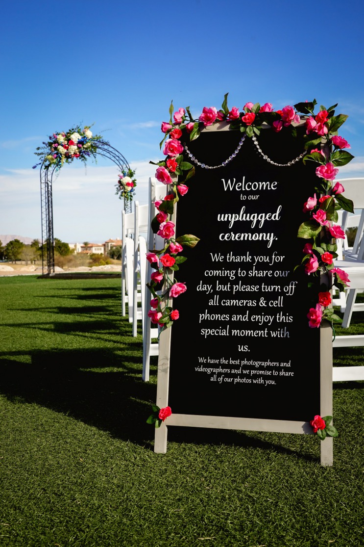 Blue and pink wedding at TPC mobile phone sign