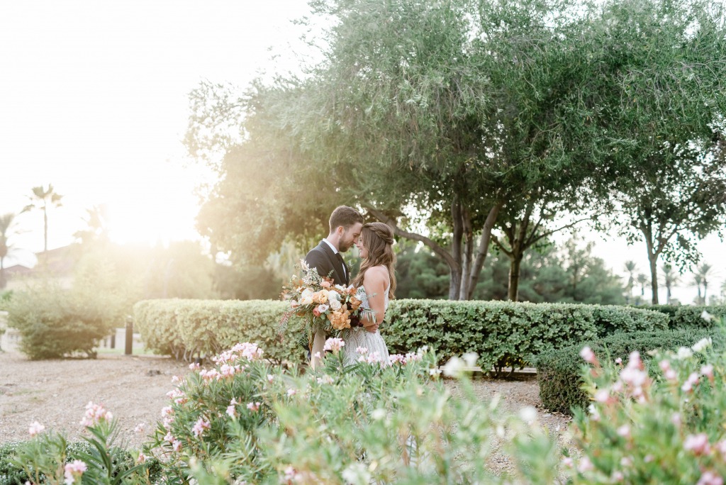 Outdoor timeless fall Las Vegas wedding